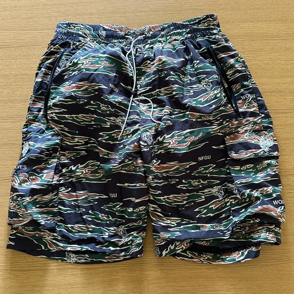 DARC SPORT Small Wolf Head Utility Shorts in Desert Camo - Picture 1 of 3